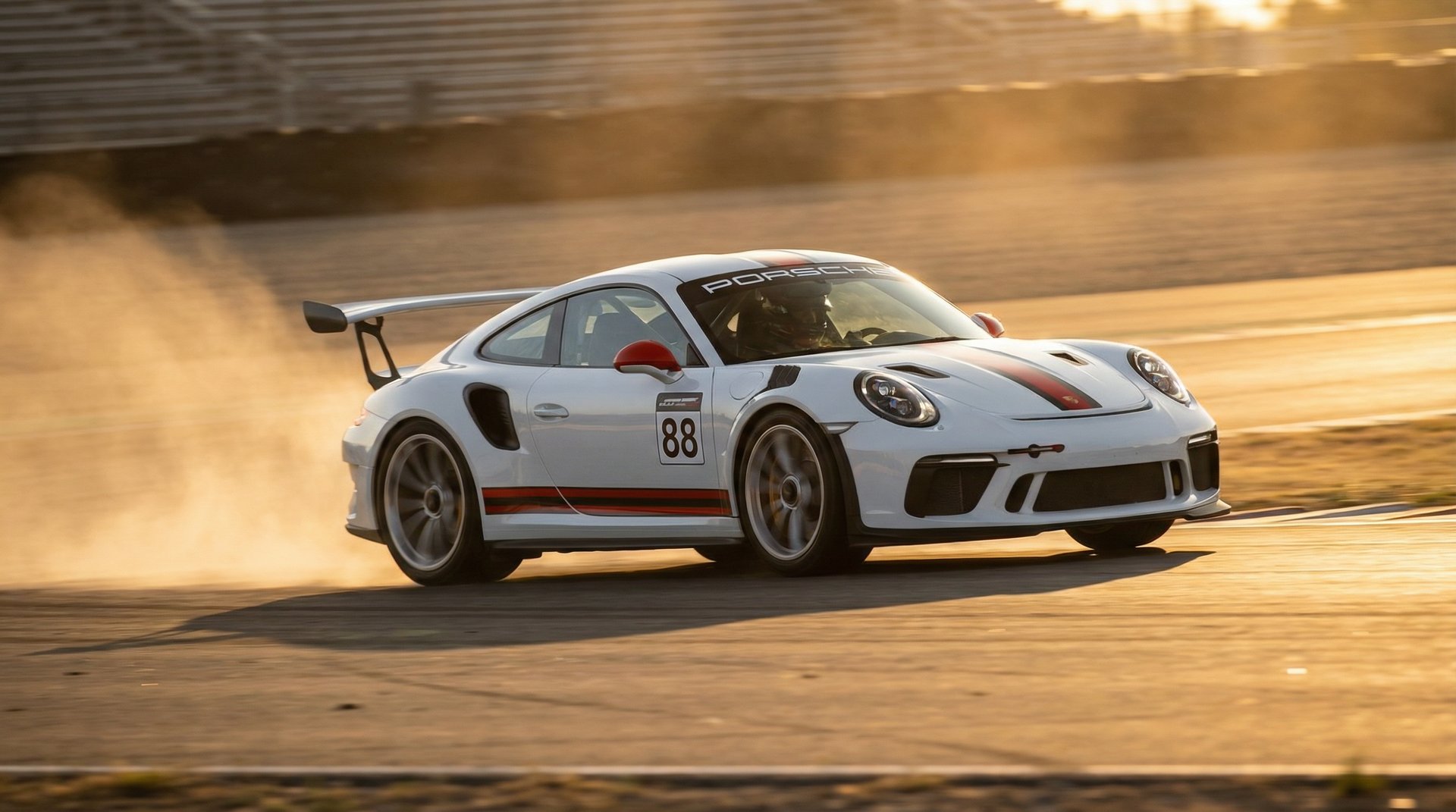 黄色仓库跑车测评视频